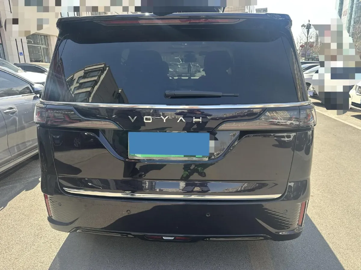 2024 Voyah Dream 1.5T 150HP L4 PHEV 43KWH,autocango,china used car exporter,china ev exporter,chinese used car exporter,chinese used ev exporter