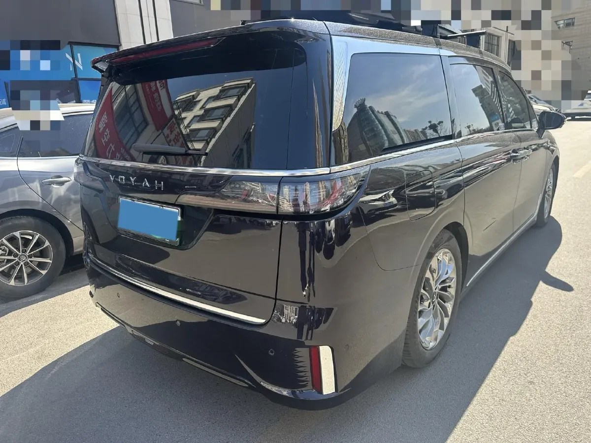 2024 Voyah Dream 1.5T 150HP L4 PHEV 43KWH,autocango,china used car exporter,china ev exporter,chinese used car exporter,chinese used ev exporter