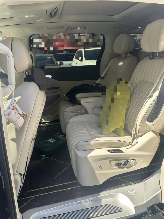 2024 Voyah Dream 1.5T 150HP L4 PHEV 43KWH,autocango,china used car exporter,china ev exporter,chinese used car exporter,chinese used ev exporter