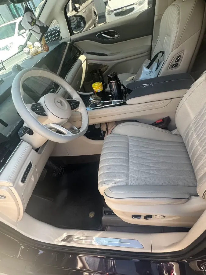 2024 Voyah Dream 1.5T 150HP L4 PHEV 43KWH,autocango,china used car exporter,china ev exporter,chinese used car exporter,chinese used ev exporter