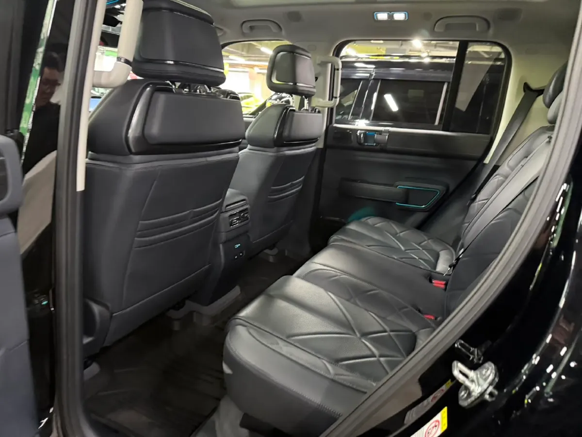 2023 FangChengBao Bao 5 1.5T 194HP L4 E-CVT PHEV 31.8KWH,autocango,china used car exporter,china ev exporter,chinese used car exporter,chinese used ev exporter