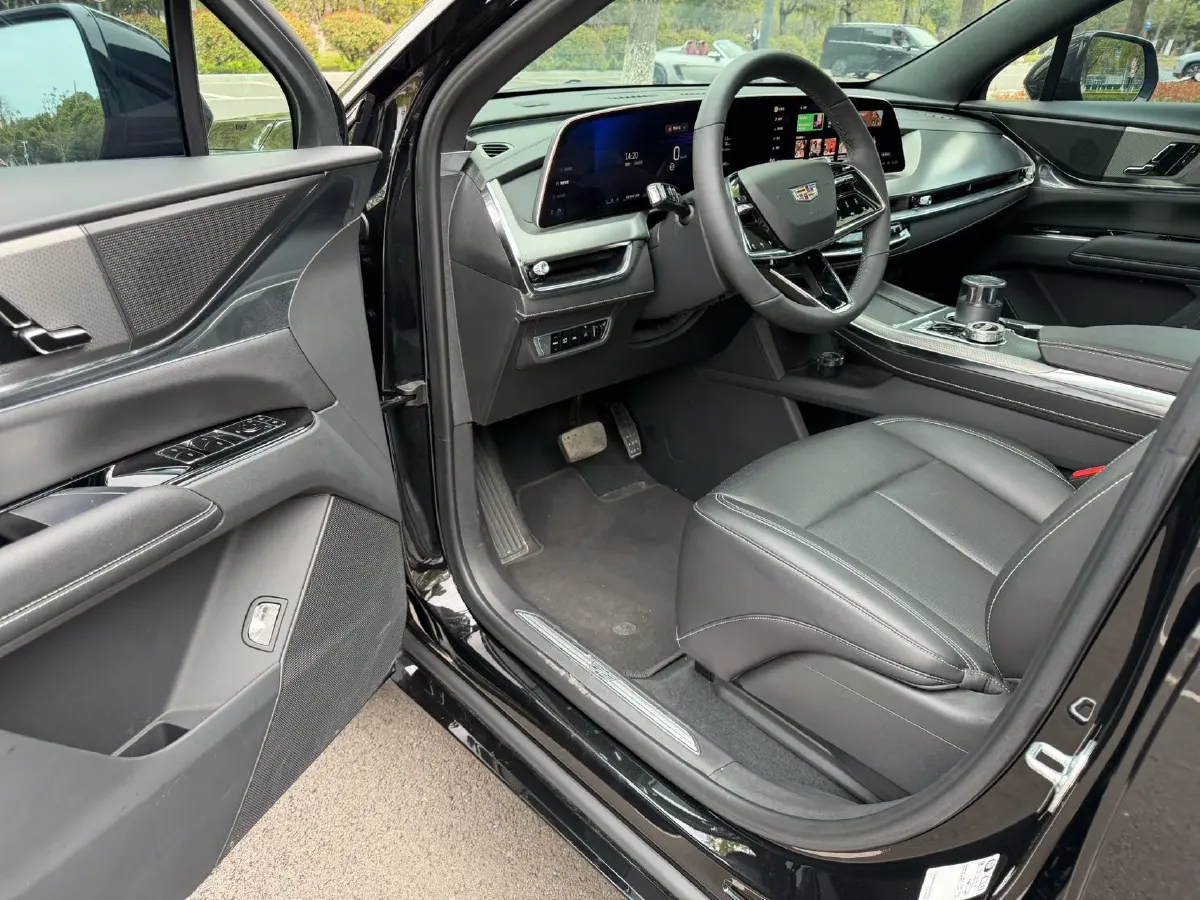 2025 Cadillac XT5 2.0T 237HP L4 9AT,autocango,china used car exporter,china ev exporter,chinese used car exporter,chinese used ev exporter