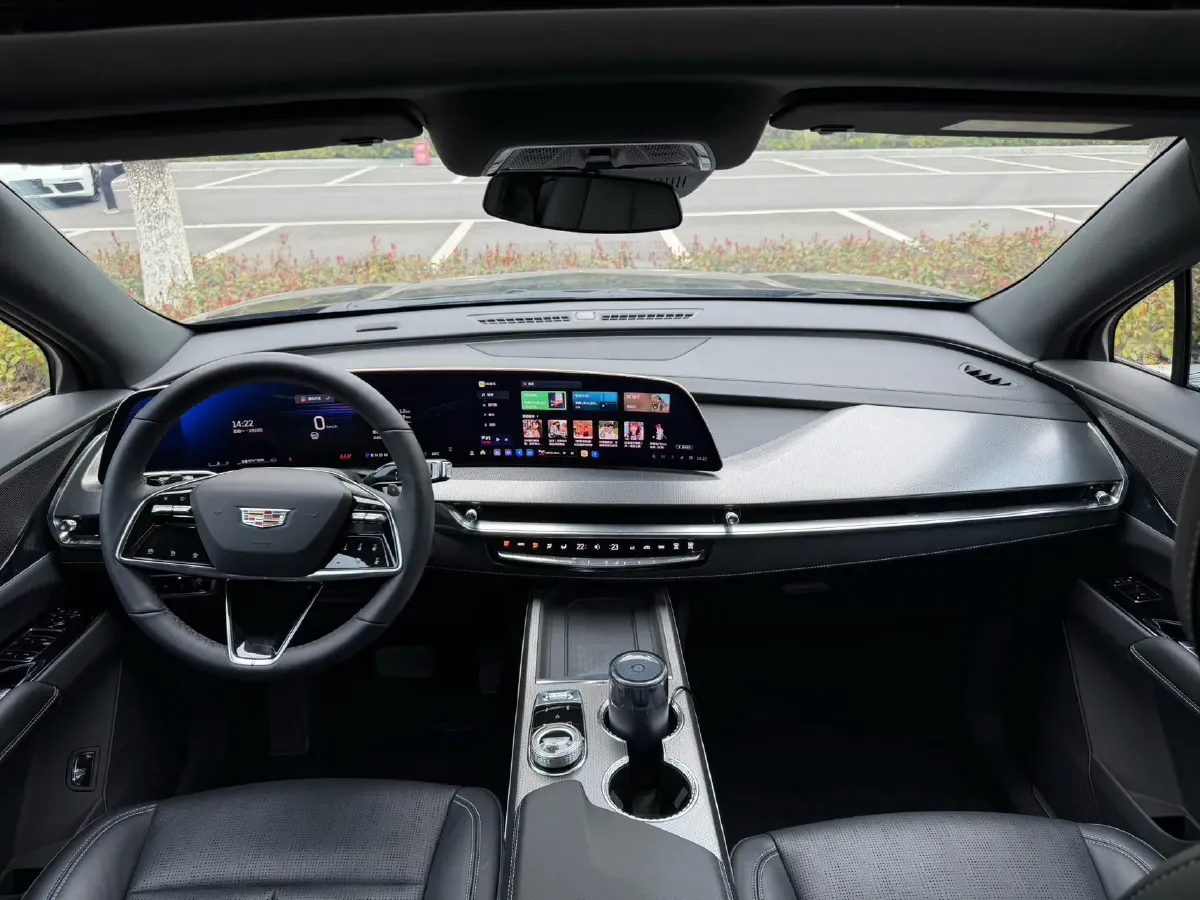 2025 Cadillac XT5 2.0T 237HP L4 9AT,autocango,china used car exporter,china ev exporter,chinese used car exporter,chinese used ev exporter