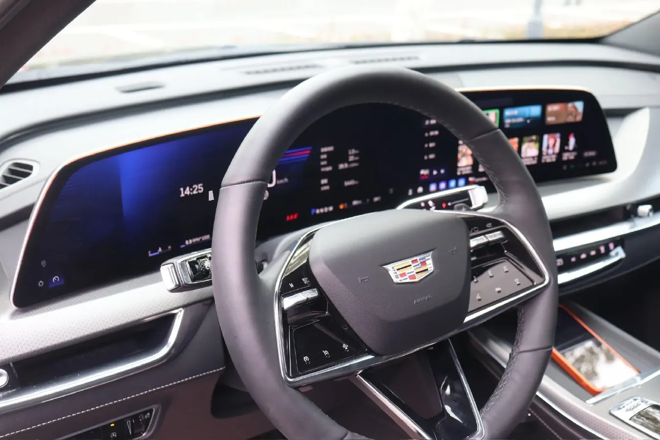 2025 Cadillac XT5 2.0T 237HP L4 9AT,autocango,china used car exporter,china ev exporter,chinese used car exporter,chinese used ev exporter