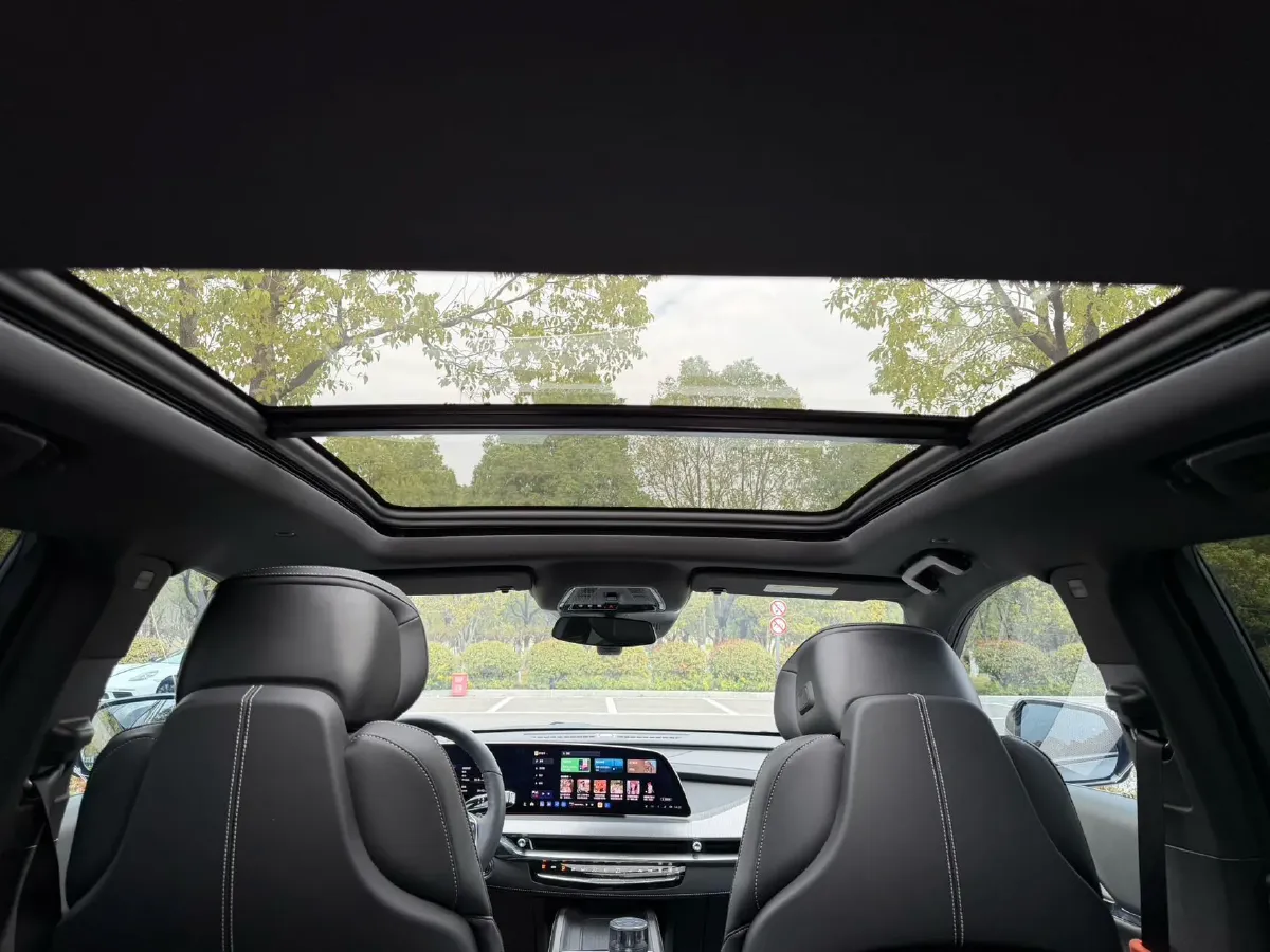 2025 Cadillac XT5 2.0T 237HP L4 9AT,autocango,china used car exporter,china ev exporter,chinese used car exporter,chinese used ev exporter