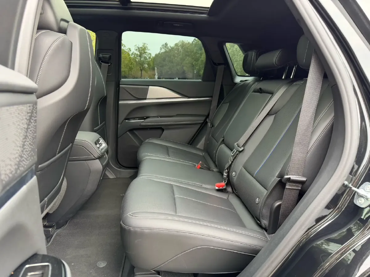 2025 Cadillac XT5 2.0T 237HP L4 9AT,autocango,china used car exporter,china ev exporter,chinese used car exporter,chinese used ev exporter