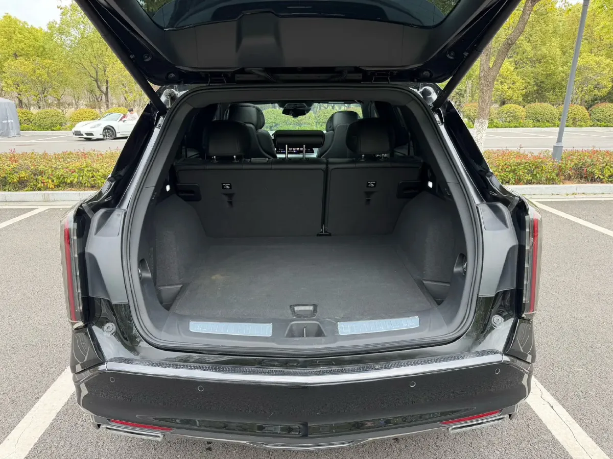 2025 Cadillac XT5 2.0T 237HP L4 9AT,autocango,china used car exporter,china ev exporter,chinese used car exporter,chinese used ev exporter