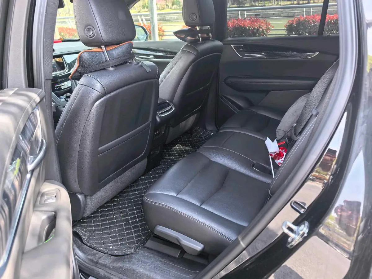 2022 Cadillac XT6 2.0T 237HP L4 9AT,autocango,china used car exporter,china ev exporter,chinese used car exporter,chinese used ev exporter