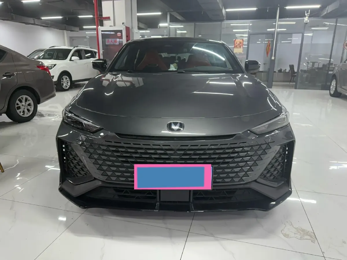 2024 ChangAn UNI-V 2.0T 233HP L4 8AT,autocango,china used car exporter,china ev exporter,chinese used car exporter,chinese used ev exporter