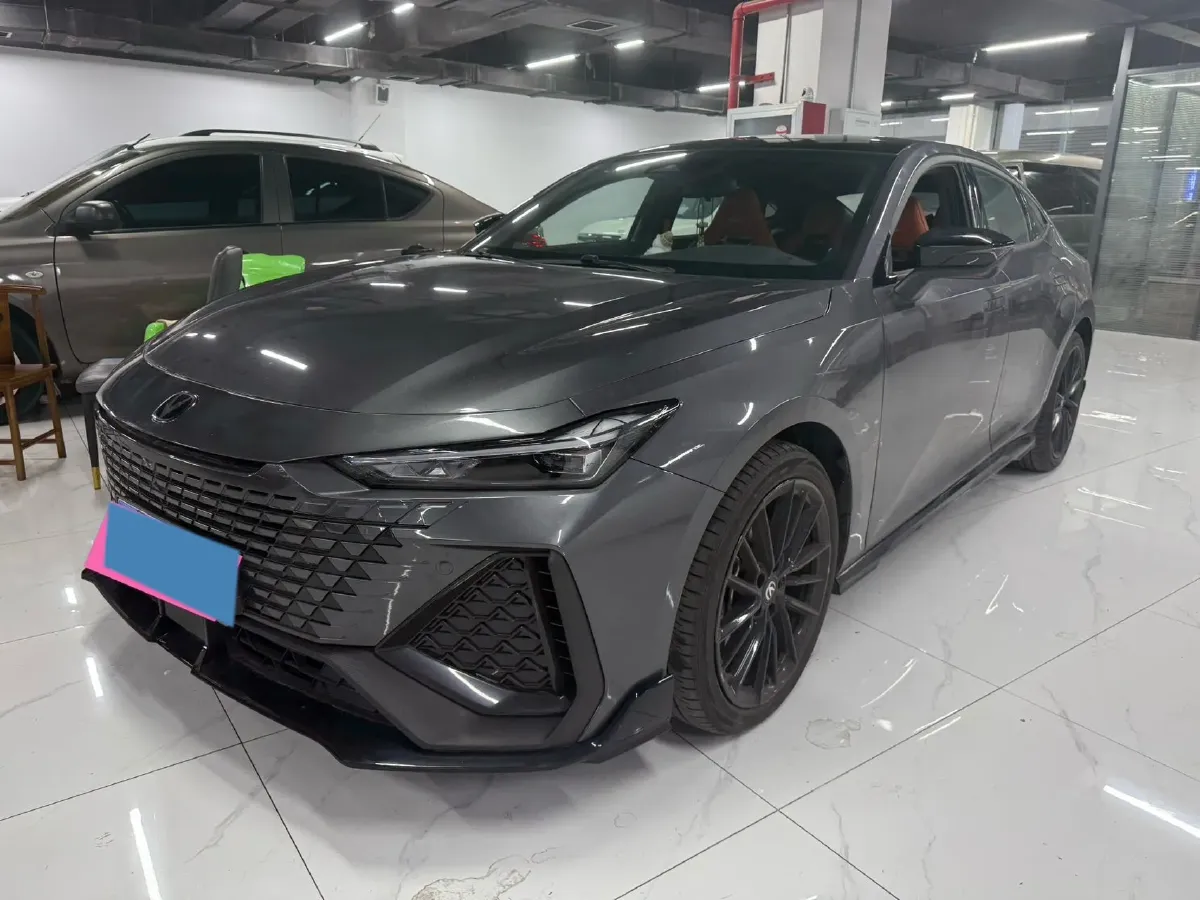 2024 ChangAn UNI-V 2.0T 233HP L4 8AT,autocango,china used car exporter,china ev exporter,chinese used car exporter,chinese used ev exporter