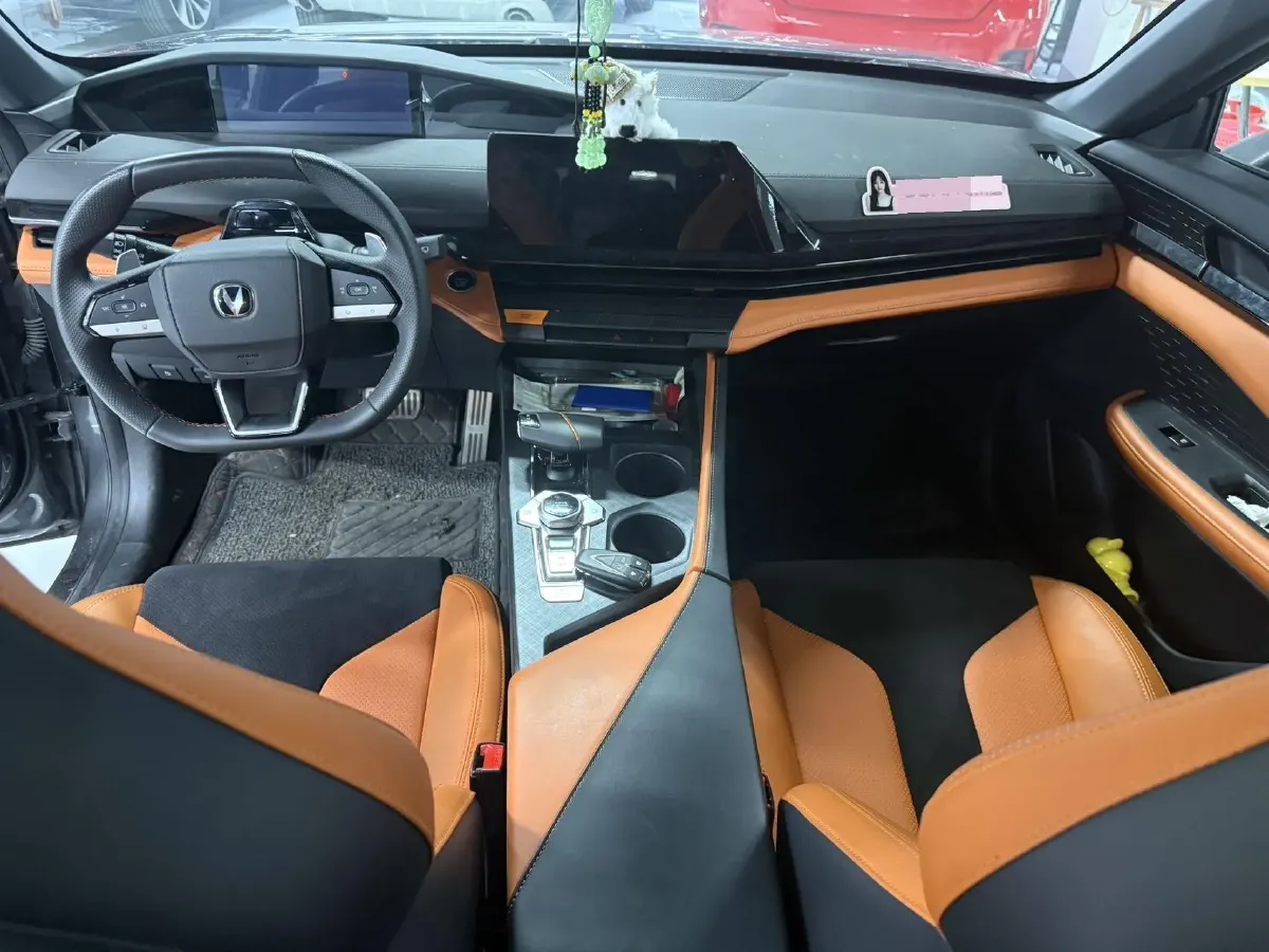 2024 ChangAn UNI-V 2.0T 233HP L4 8AT,autocango,china used car exporter,china ev exporter,chinese used car exporter,chinese used ev exporter