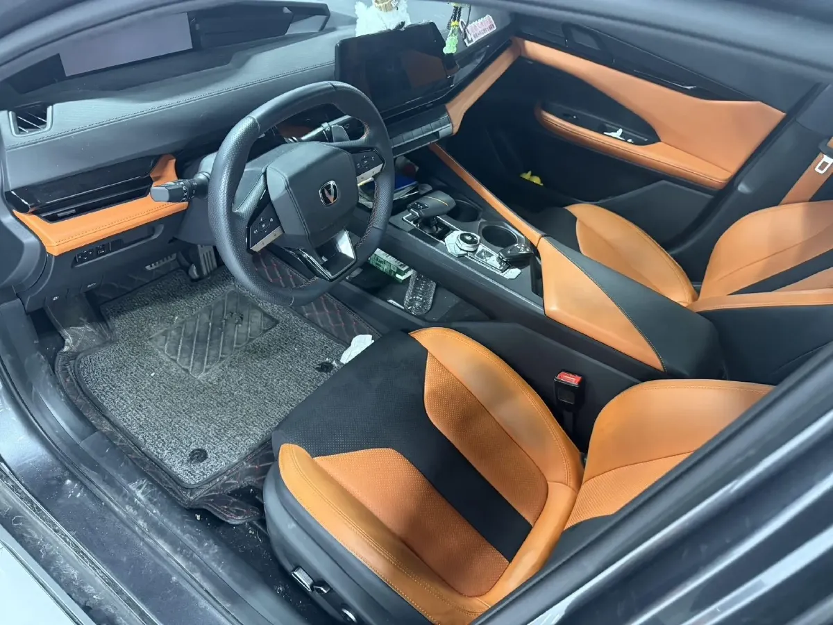 2024 ChangAn UNI-V 2.0T 233HP L4 8AT,autocango,china used car exporter,china ev exporter,chinese used car exporter,chinese used ev exporter