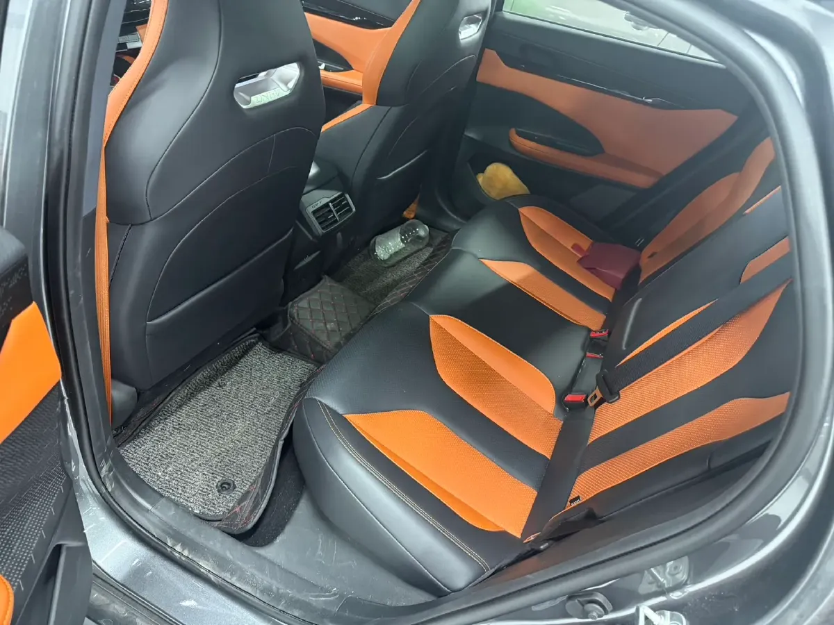 2024 ChangAn UNI-V 2.0T 233HP L4 8AT,autocango,china used car exporter,china ev exporter,chinese used car exporter,chinese used ev exporter