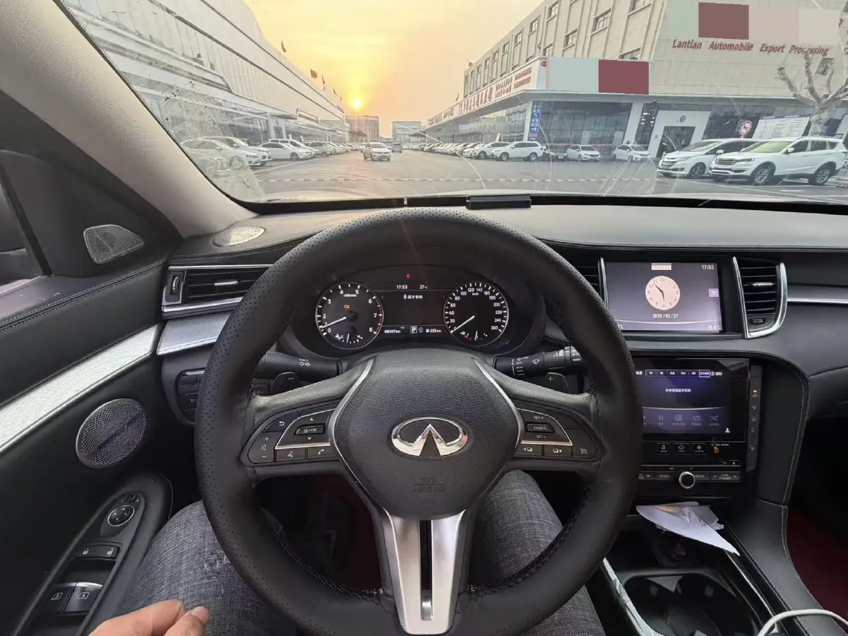 2018 Infiniti QX30 2.0T 211HP L4 7DCT,autocango,china used car exporter,china ev exporter,chinese used car exporter,chinese used ev exporter