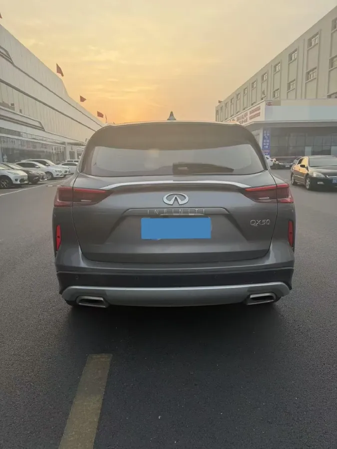 2018 Infiniti QX30 2.0T 211HP L4 7DCT,autocango,china used car exporter,china ev exporter,chinese used car exporter,chinese used ev exporter