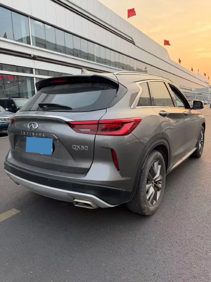 2018 Infiniti QX30 2.0T 211HP L4 7DCT,autocango,china used car exporter,china ev exporter,chinese used car exporter,chinese used ev exporter