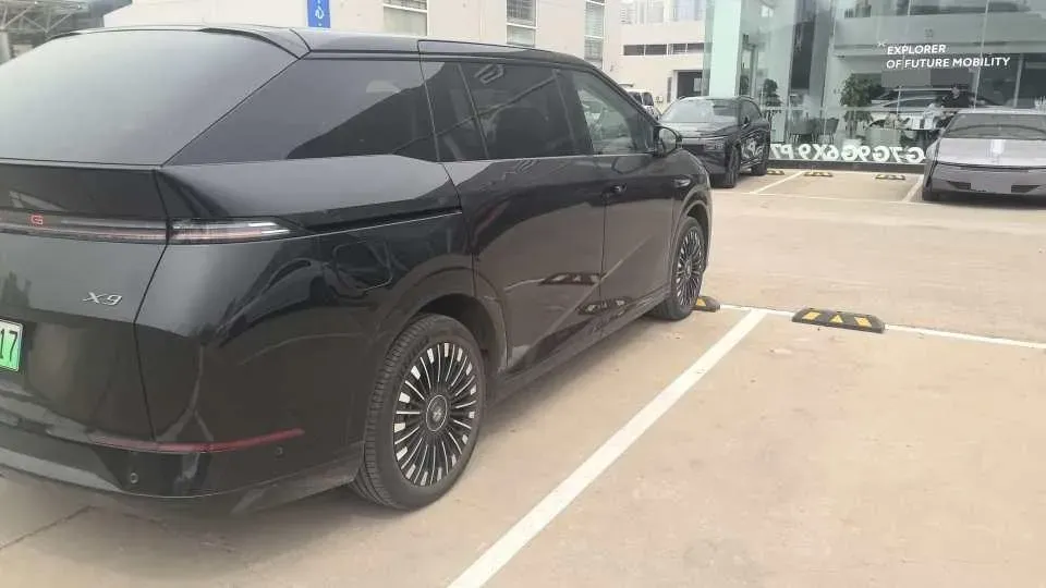 2025 Xpeng X9 BEV,autocango,china used car exporter,china ev exporter,chinese used car exporter,chinese used ev exporter