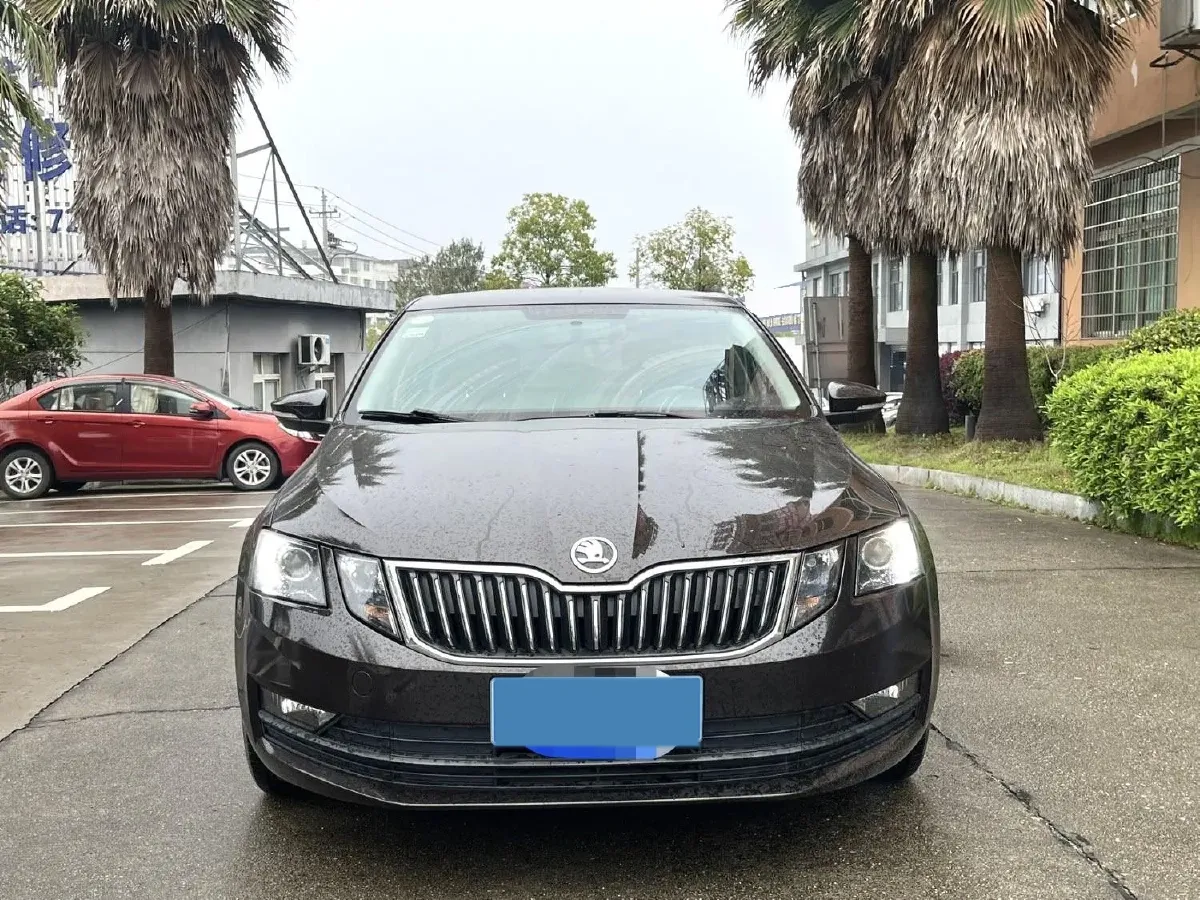 2018 Skoda Octavia 1.2T 116HP L4 7DCT,autocango,china used car exporter,china ev exporter,chinese used car exporter,chinese used ev exporter