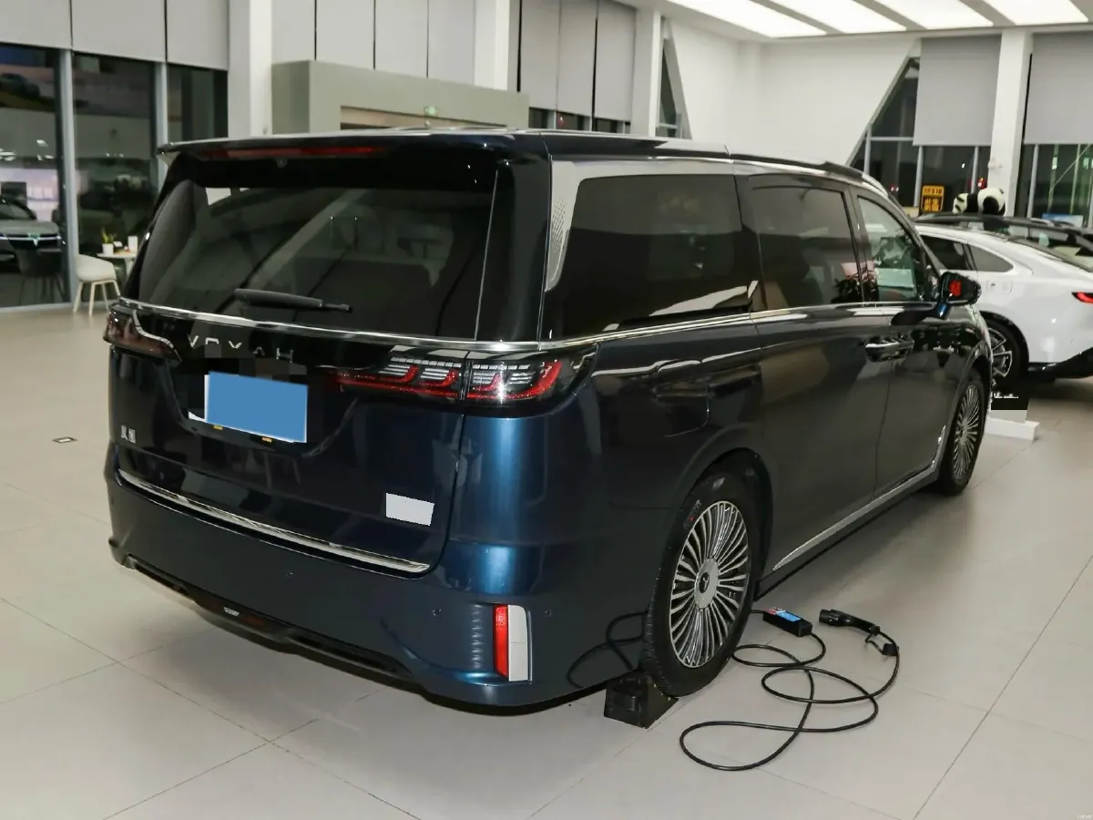 2025 Voyah Dream 1.5T 150HP L4 PHEV 41.7KWH,autocango,china used car exporter,china ev exporter,chinese used car exporter,chinese used ev exporter