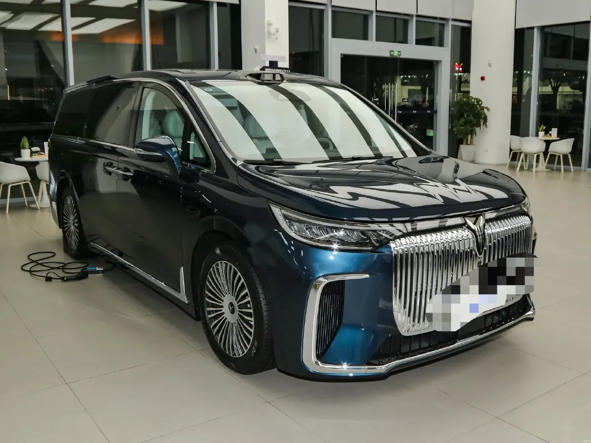 2025 Voyah Dream 1.5T 150HP L4 PHEV 41.7KWH,autocango,china used car exporter,china ev exporter,chinese used car exporter,chinese used ev exporter