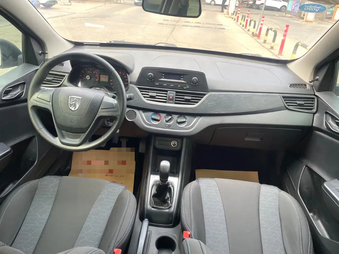 2017 BaoJun 310W 1.2L 82HP L4 6MT,autocango,china used car exporter,china ev exporter,chinese used car exporter,chinese used ev exporter