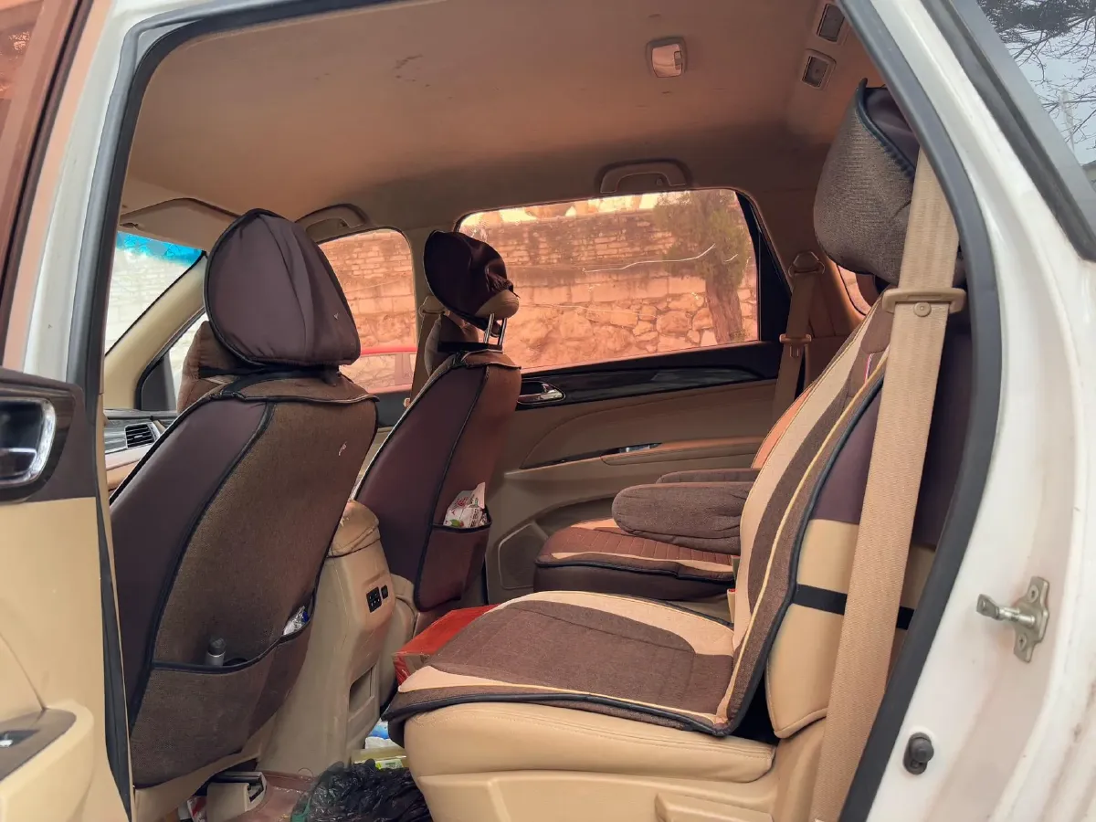 2016 BaoJun 560 1.5T 150HP L4 6MT,autocango,china used car exporter,china ev exporter,chinese used car exporter,chinese used ev exporter