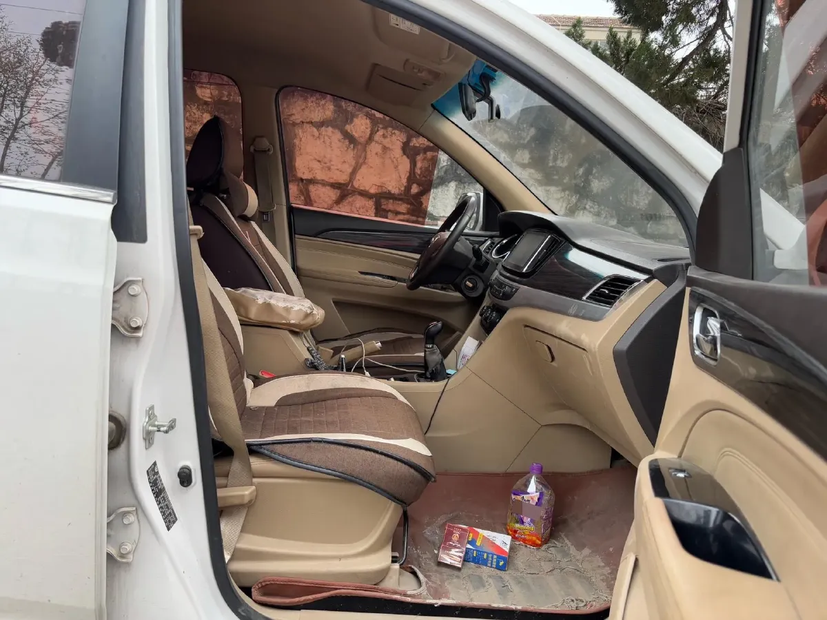 2016 BaoJun 560 1.5T 150HP L4 6MT,autocango,china used car exporter,china ev exporter,chinese used car exporter,chinese used ev exporter