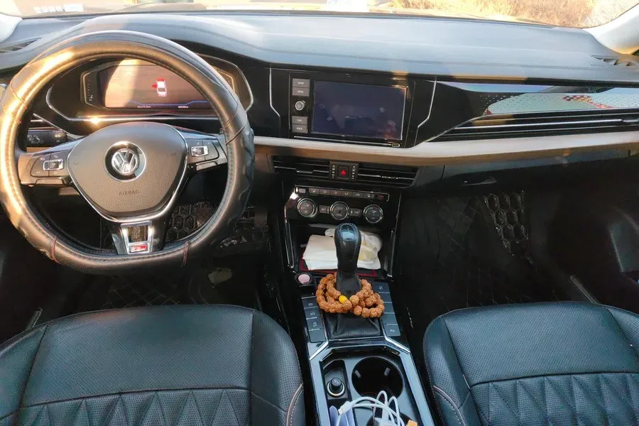 2019 Volvo V40 1.5T 152HP L4 6AT,autocango,china used car exporter,china ev exporter,chinese used car exporter,chinese used ev exporter