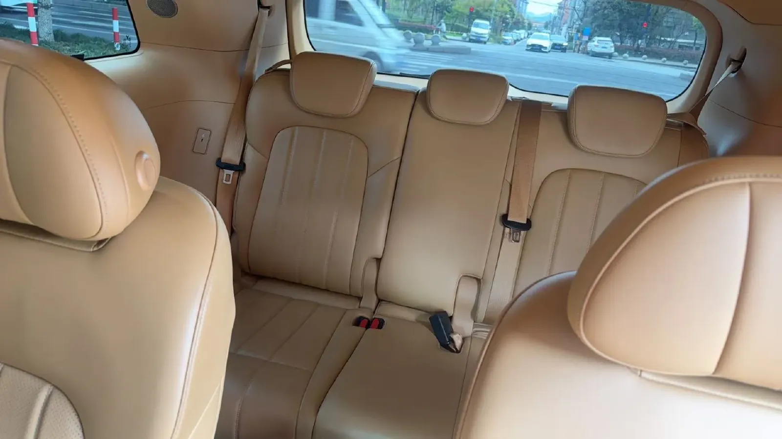 2025 Voyah Dream BEV 108.7KWH,autocango,china used car exporter,china ev exporter,chinese used car exporter,chinese used ev exporter