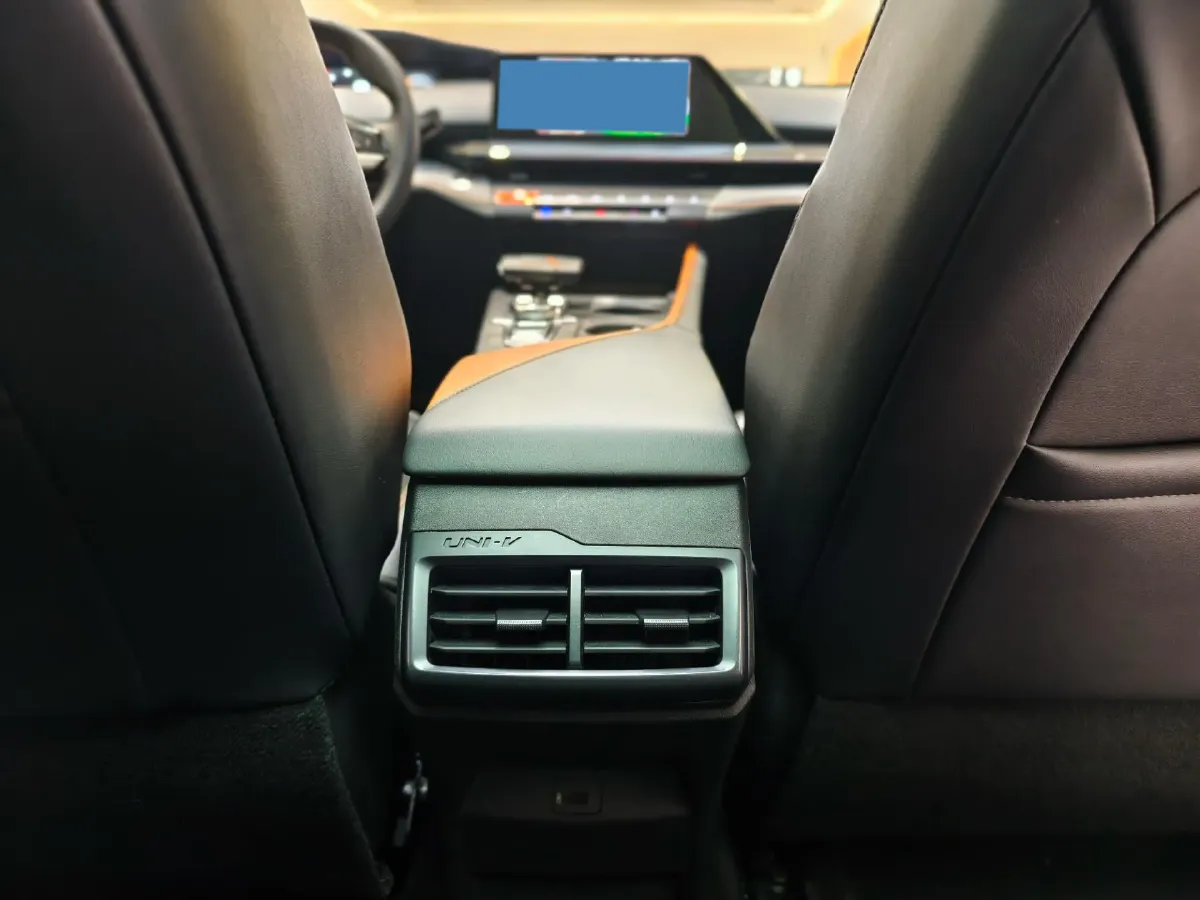 2023 ChangAn UNI-V iDD 1.5T 170HP L4 6TCT PHEV 18.4KWH,autocango,china used car exporter,china ev exporter,chinese used car exporter,chinese used ev exporter