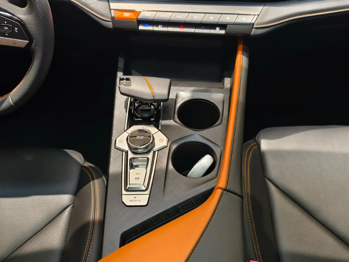 2023 ChangAn UNI-V iDD 1.5T 170HP L4 6TCT PHEV 18.4KWH,autocango,china used car exporter,china ev exporter,chinese used car exporter,chinese used ev exporter