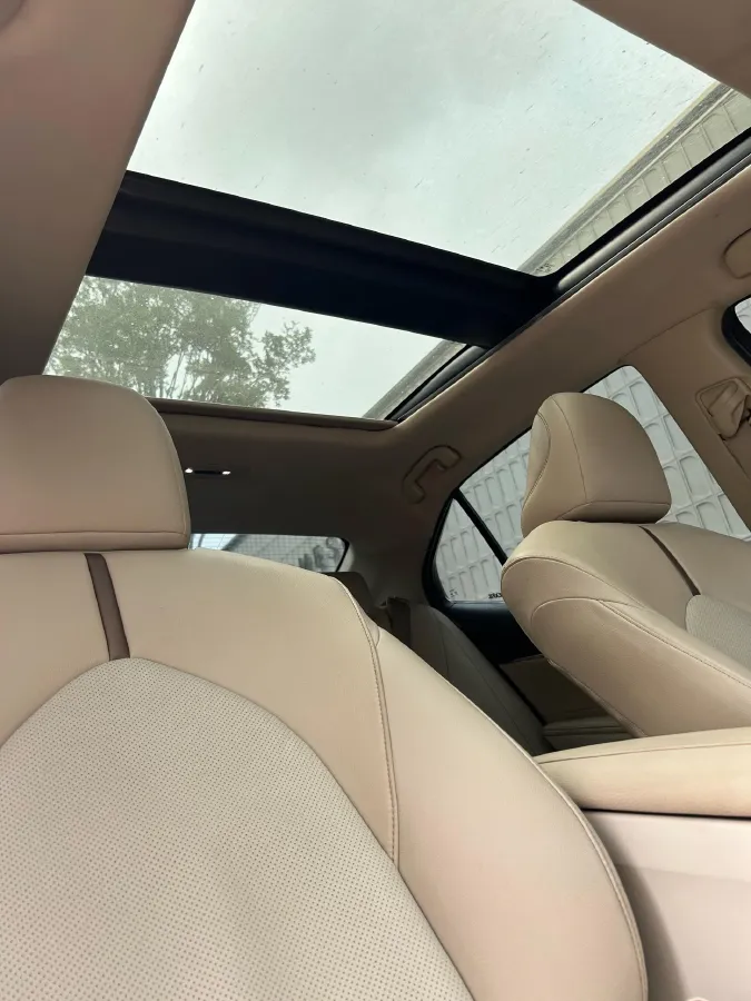 2021 Toyota Camry 2.5L 209HP L4 8AT,autocango,china used car exporter,china ev exporter,chinese used car exporter,chinese used ev exporter