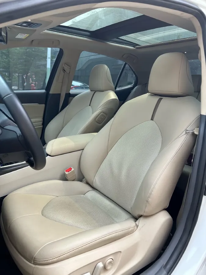 2021 Toyota Camry 2.5L 209HP L4 8AT,autocango,china used car exporter,china ev exporter,chinese used car exporter,chinese used ev exporter