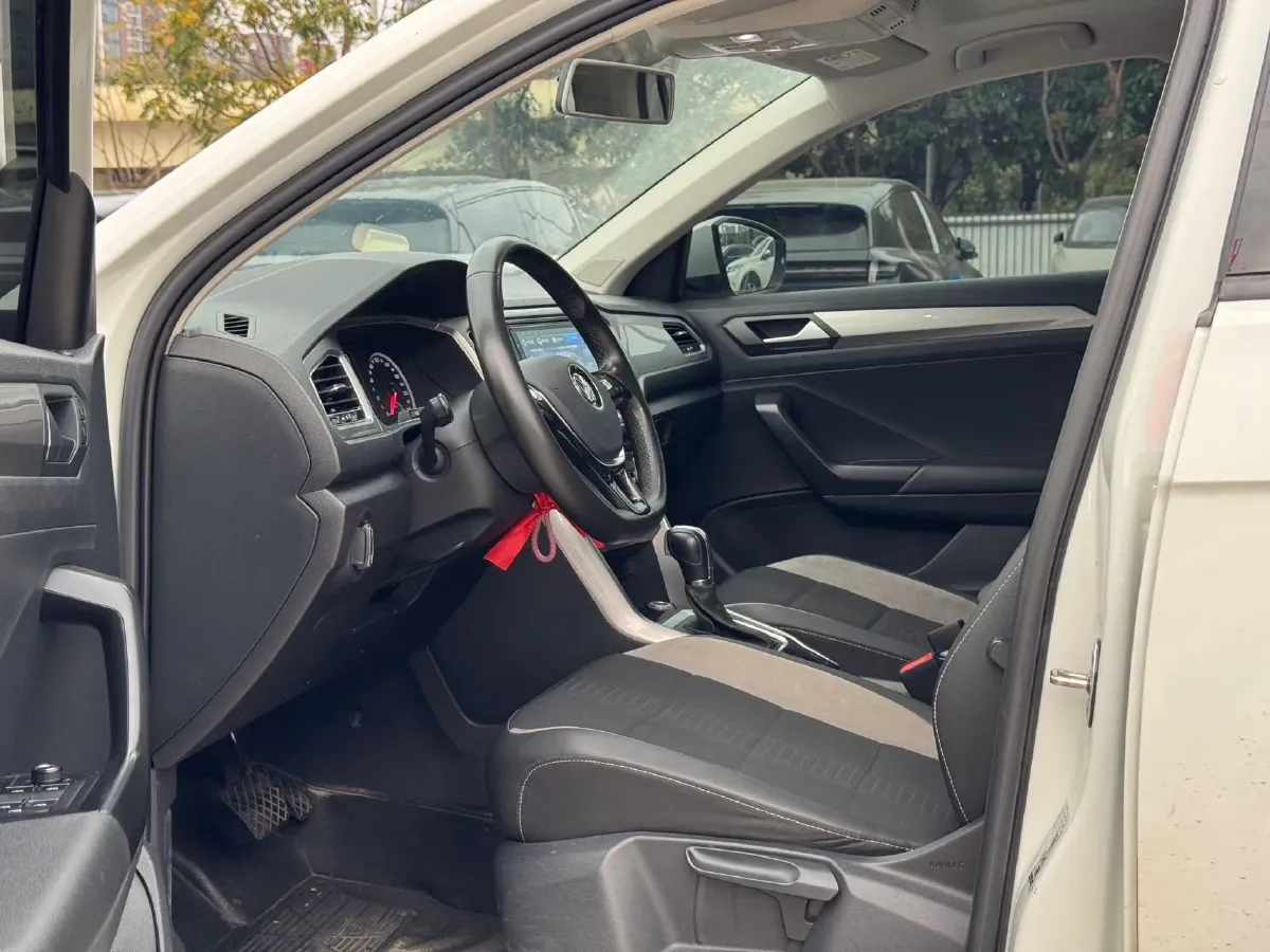 2020 Volkswagen T-Roc 1.4T 150HP L4 7DCT,autocango,china used car exporter,china ev exporter,chinese used car exporter,chinese used ev exporter