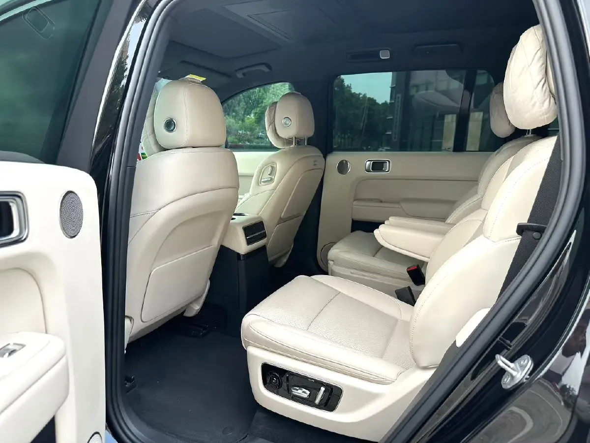 2023 Li L9 Range Extended 154HP REEV 42.6KWH,autocango,china used car exporter,china ev exporter,chinese used car exporter,chinese used ev exporter