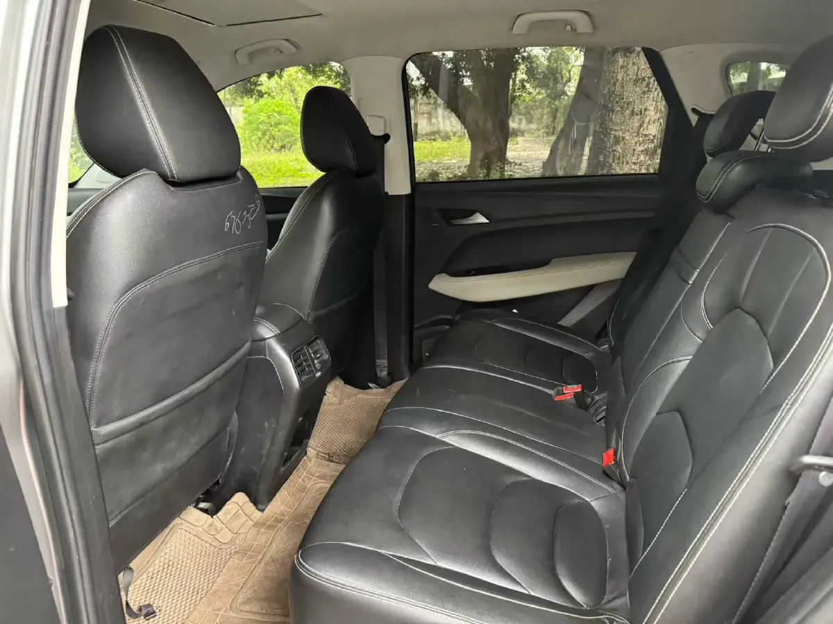 2019 BaoJun 530 1.5T 151HP L4 CVT,autocango,china used car exporter,china ev exporter,chinese used car exporter,chinese used ev exporter