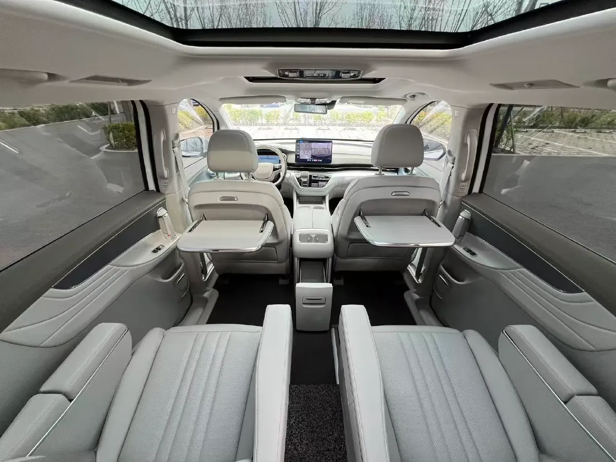 2025 Roewe iMAX8 1.5T 150HP L4 1DHT PHEV 24.7KWH,autocango,china used car exporter,china ev exporter,chinese used car exporter,chinese used ev exporter