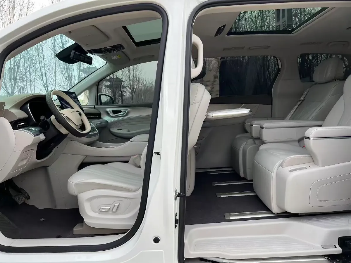 2025 Roewe iMAX8 1.5T 150HP L4 1DHT PHEV 24.7KWH,autocango,china used car exporter,china ev exporter,chinese used car exporter,chinese used ev exporter