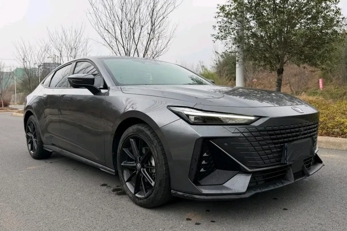 2022 ChangAn UNI-V 1.5T 188HP L4 7DCT,autocango,china used car exporter,china ev exporter,chinese used car exporter,chinese used ev exporter