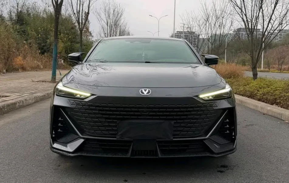 2022 ChangAn UNI-V 1.5T 188HP L4 7DCT,autocango,china used car exporter,china ev exporter,chinese used car exporter,chinese used ev exporter