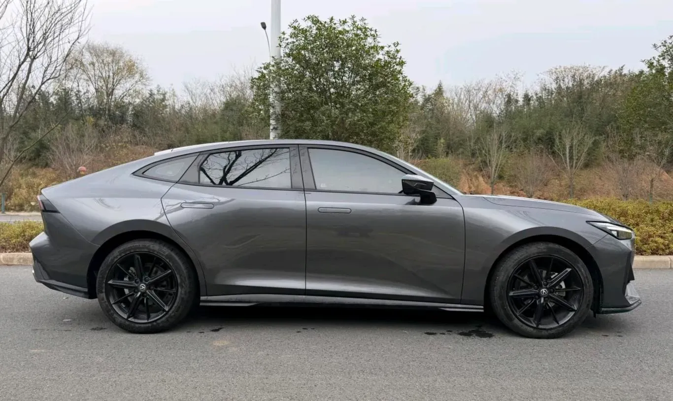 2022 ChangAn UNI-V 1.5T 188HP L4 7DCT,autocango,china used car exporter,china ev exporter,chinese used car exporter,chinese used ev exporter