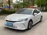 2025 Toyota Camry 2.0L 152HP L4 E-CVT Hybrid