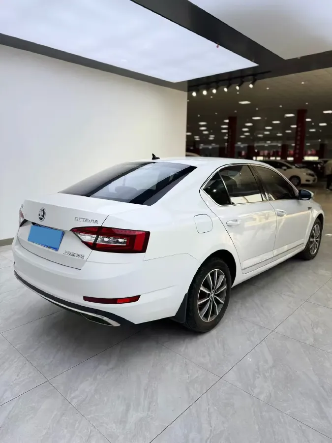 2019 Skoda Octavia 1.5L 116HP L4 6AT,autocango,china used car exporter,china ev exporter,chinese used car exporter,chinese used ev exporter