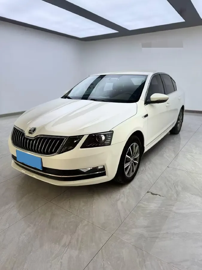 2019 Skoda Octavia 1.5L 116HP L4 6AT,autocango,china used car exporter,china ev exporter,chinese used car exporter,chinese used ev exporter