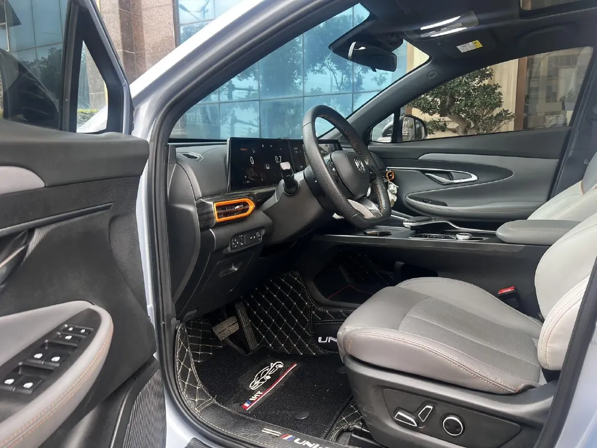 2022 ChangAn UNI-T 1.5T 188HP L4 7DCT,autocango,china used car exporter,china ev exporter,chinese used car exporter,chinese used ev exporter