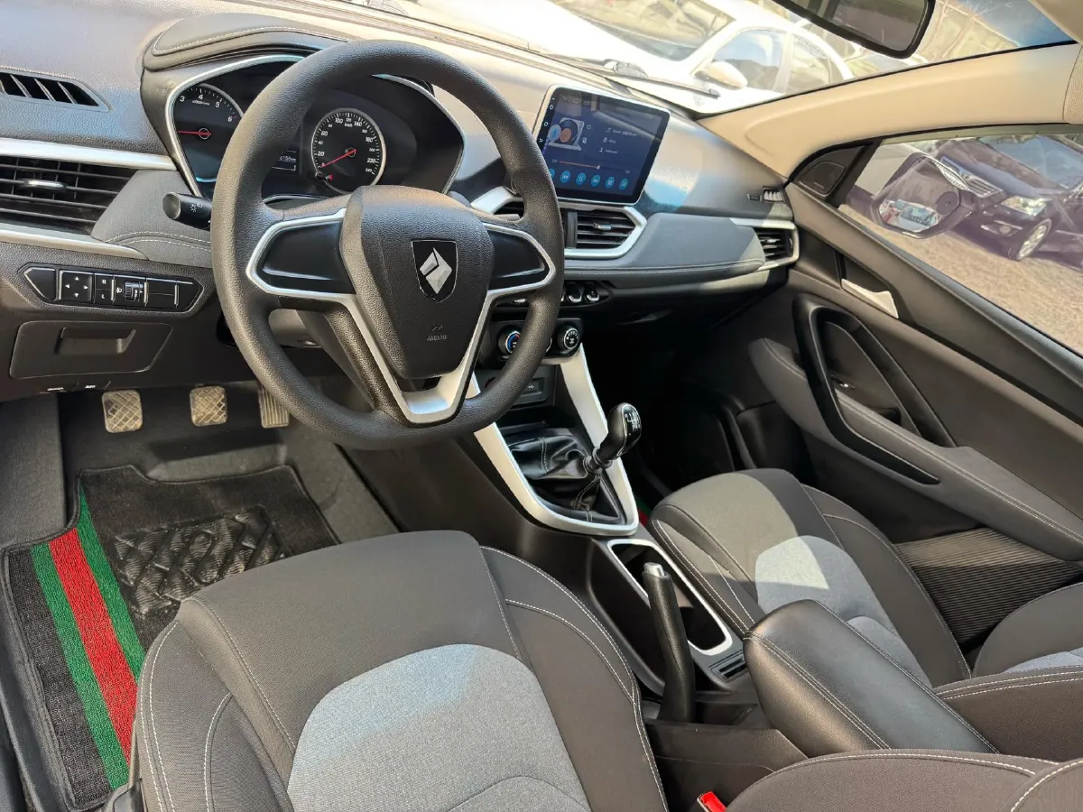 2018 BaoJun 530 1.5T 150HP L4 6MT,autocango,china used car exporter,china ev exporter,chinese used car exporter,chinese used ev exporter