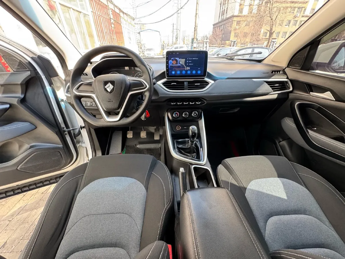 2018 BaoJun 530 1.5T 150HP L4 6MT,autocango,china used car exporter,china ev exporter,chinese used car exporter,chinese used ev exporter