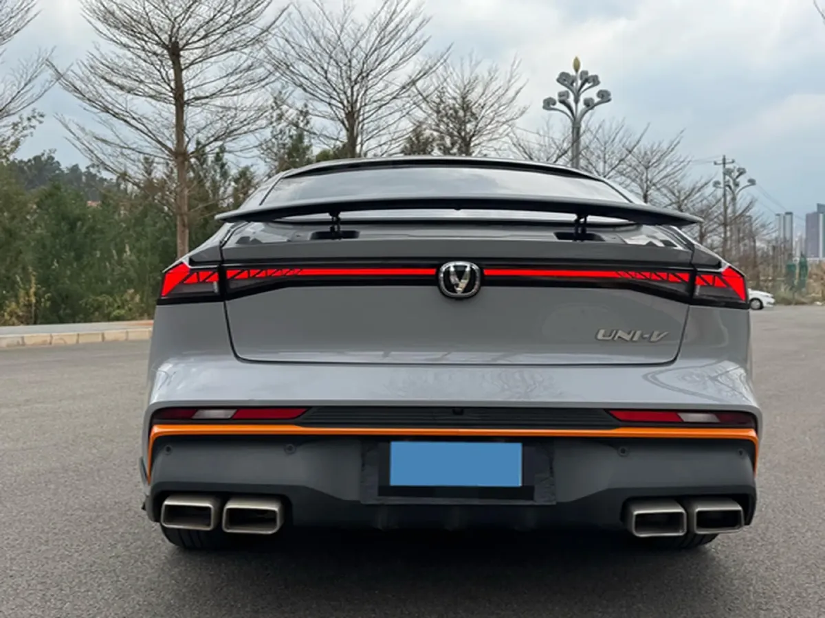 2024 ChangAn UNI-V 1.5T 188HP L4 7DCT,autocango,china used car exporter,china ev exporter,chinese used car exporter,chinese used ev exporter