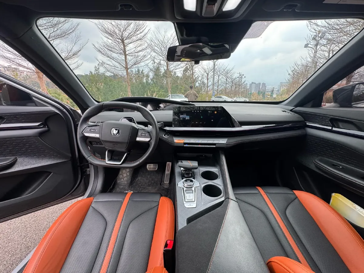 2024 ChangAn UNI-V 1.5T 188HP L4 7DCT,autocango,china used car exporter,china ev exporter,chinese used car exporter,chinese used ev exporter