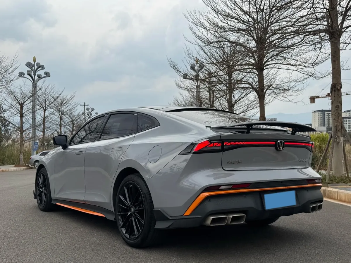 2024 ChangAn UNI-V 1.5T 188HP L4 7DCT,autocango,china used car exporter,china ev exporter,chinese used car exporter,chinese used ev exporter